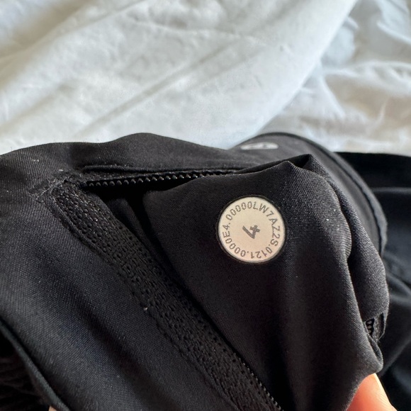 Black lululemon track that shorts size 4 - Picture 2 of 3